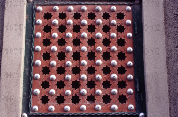 Lattice window, Djenné, Mali, 1989.  Creator: Amanda Waite.