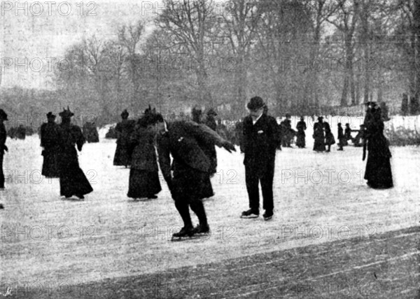Skating in London: The Serpentine, 1895.  Creator: Russell & Sons.