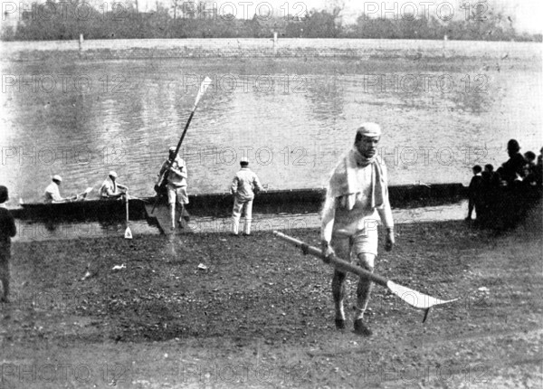 Practicing for the Universities' Boat-Race, 1895. Creator: George Meisenbach.