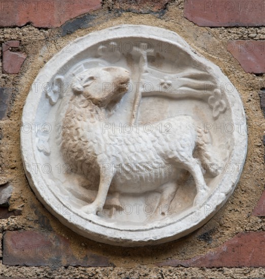 Roundel with Agnus Dei, 14th century. Creator: Unknown.