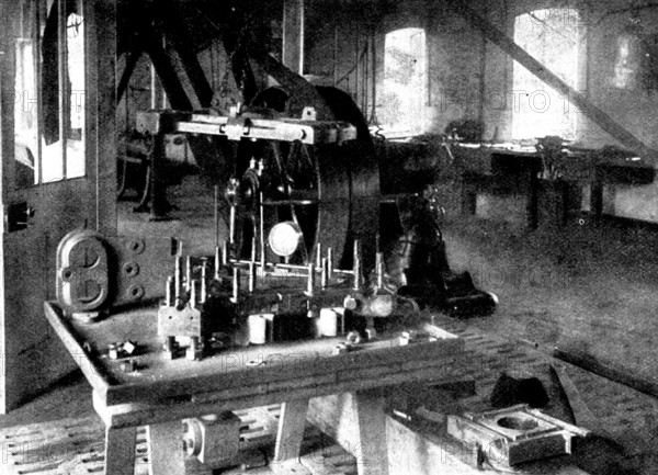 Mr. Crowden's original experimental apparatus, showing jig arranged for bolting, 1898. Creator: Unknown.