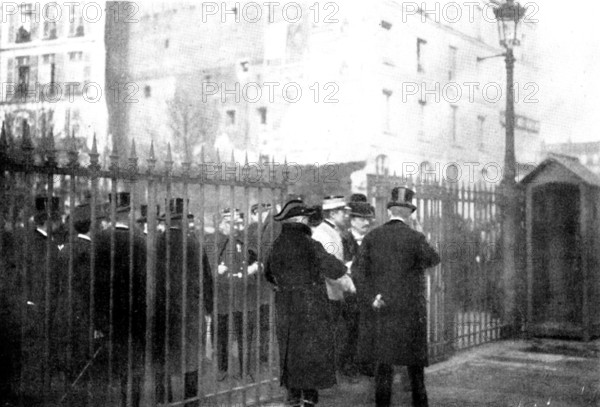 Trial of M. Zola in Paris: scenes at the Assize Court - arrival of Lieutenant-Colonel Picquart, 1898 Creator: Gribayedoff.