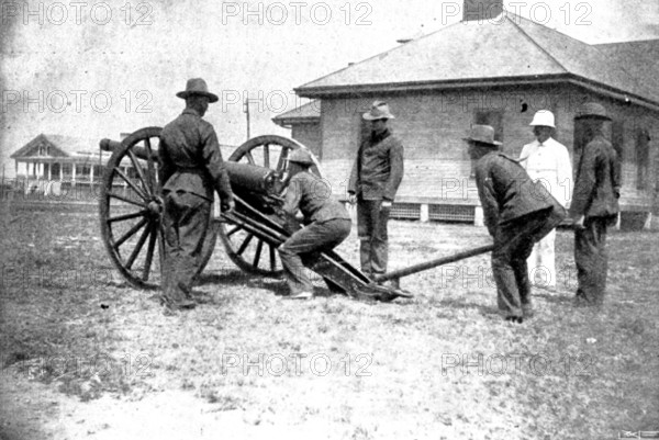 The Spanish-American War: American naval and military types - sighting gun for action, 1898. Creator: Unknown.
