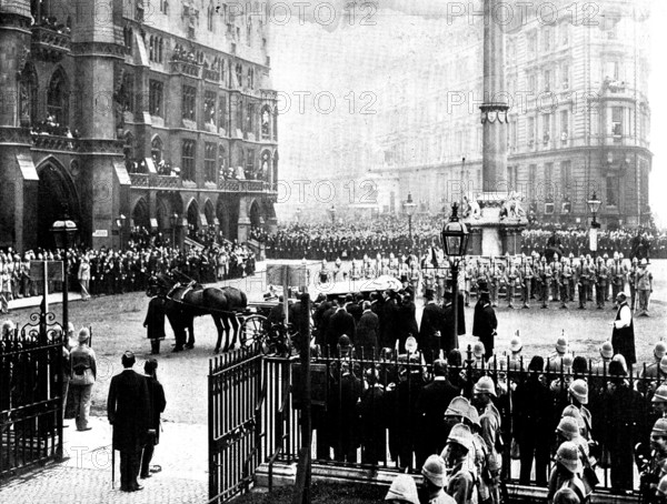 The Funeral of Mr. Gladstone: removing the body from the funeral car...at the Abbey, 1898. Creator: SB Bolas & Co.