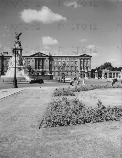 Buckingham Palace, London, c1955. Creator: Arthur Charles Kirby Ware.