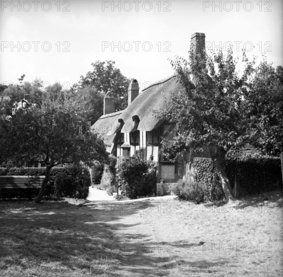 Anne Hathaway's Cottage, Shottery, Stratford-upon-Avon, Warwickshire, c1955. Creator: Arthur Charles Kirby Ware.