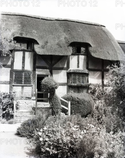 Anne Hathaway's Cottage, Shottery, Stratford-upon-Avon, Warwickshire, c1955. Creator: Arthur Charles Kirby Ware.