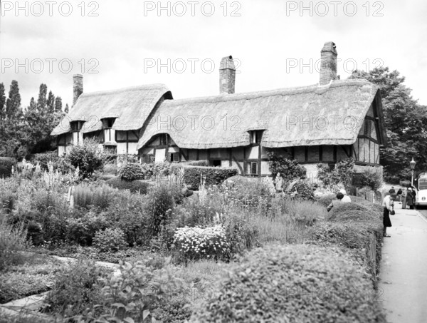 Anne Hathaway's Cottage, Shottery, Stratford-upon-Avon, Warwickshire, c1955. Creator: Arthur Charles Kirby Ware.