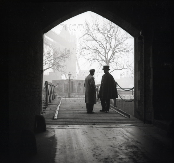 Yeoman Warder and visitor, Tower of London, c1955. Creator: Arthur Charles Kirby Ware.