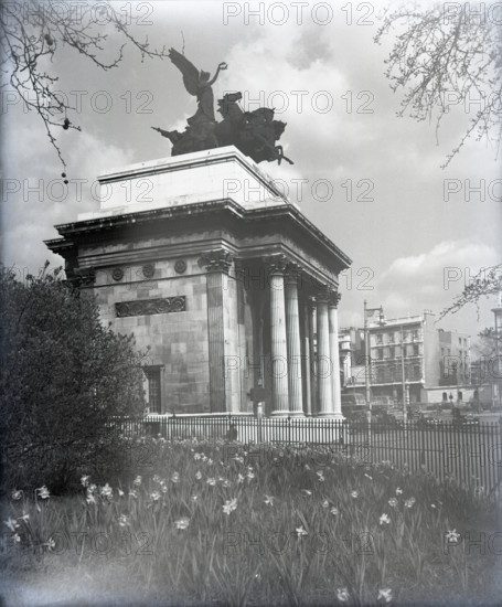 Wellington Arch, Hyde Park Corner. London, c1955. Creator: Arthur Charles Kirby Ware.