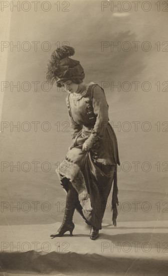 Betty Daussemond, 1890-1910. Creator: Paul Nadar.