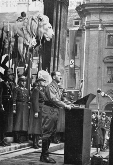 Hitler delivering a speech in Munich (1934)