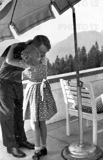 Hitler greeting Rosa Bernile Nienau in Obersalzberg in 1933