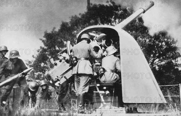 Wehrmacht soldiers in firing position for coastal protection, 1935