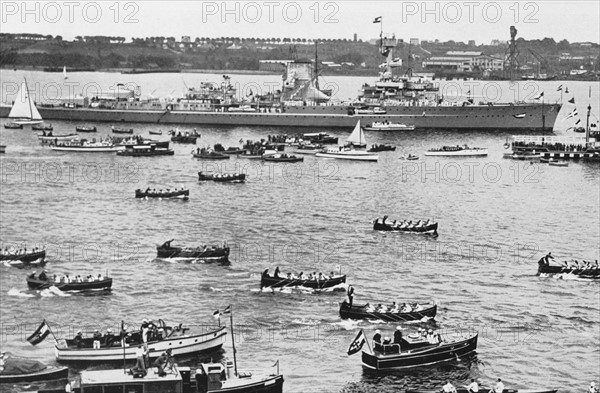 Bateaux dans le port de Kiel lors de la venue d'Adolf Hitler en 1934