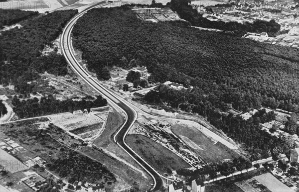 Autoroute en Allemagne, dessinée par Hitler (1935)