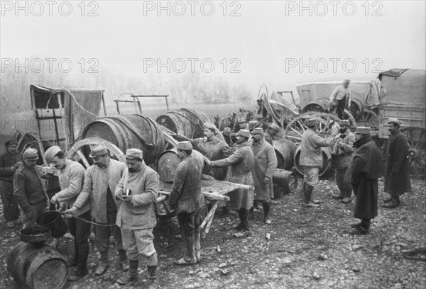 Distribution de vin aux soldats