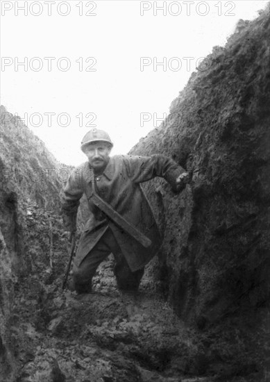 Poilu dans une tranchée