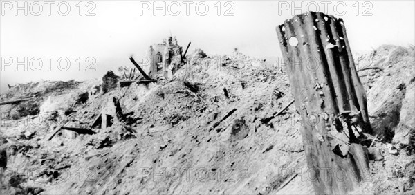 Ruines de l'église de Craonne en 1917