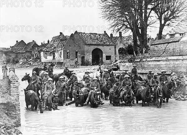 Bataille de Cambrai novembre 1917, cavalerie anglaise - La première guerre mondiale 1914-1918. Première Guerre Mondiale - Nous contacter pour la légende complète