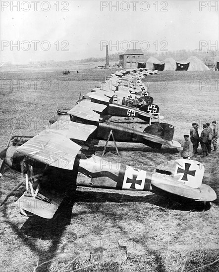 Avions Albatros, utilisés par l'Allemagne pendant la première guerre mondiale, escadrille du baron Von Richtofen - La première guerre mondiale 1914-1918. - Nous contacter pour la légende complète