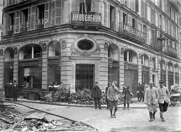 La rue de Rivoli touchée par les bombardements par avions dans la nuit - Les bombardements aériens de l'artillerie allemande sur Paris par les canons allemands à longue portée, les "Berthas" (fabriqués par les usines Jrupp), du 23 mars au 09 août 1918.