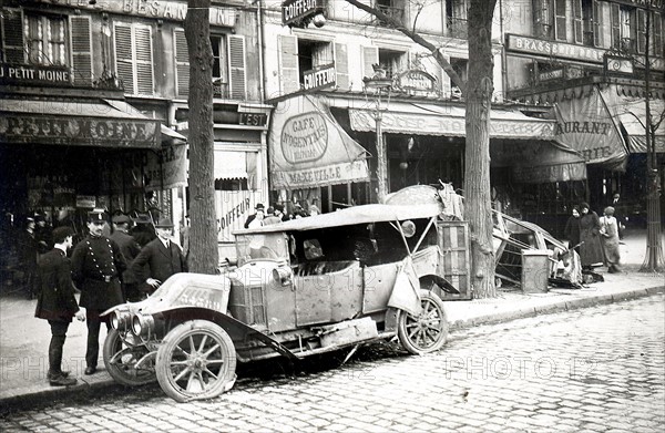Le boulevard de Strasbourg touché par les obus de la grosse Bertha - Les bombardements aériens de l'artillerie allemande sur Paris par les canons allemands à longue portée, les "Berthas" (fabriqués par les usines Jrupp), du 23 mars au 09 août 1918.