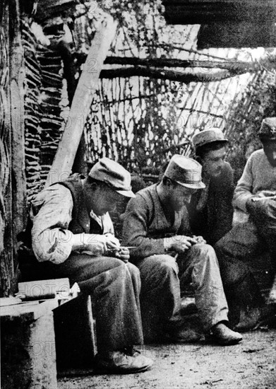 Exemple de bague fabriquée par des soldats français avec des fusées d'obus de 77 en aluminium