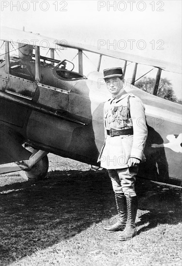 - Le Sous lieutenant Fonck - Premier Officier de la légion d'honneur après six victoires aériennes de l'après-midi du Mars 1918