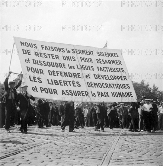 Défilé populaire le 14 juillet 1935 à Paris
