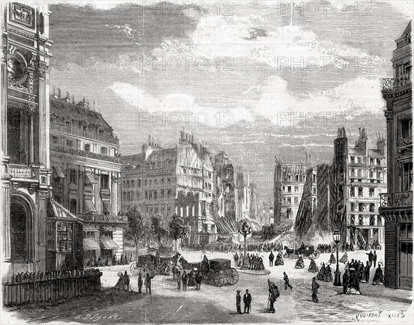 Les travaux du baron Haussmann à Paris, juin 1868. L'aspect de l'angle de la rue de la Paix, ouvert pour le percement de la rue de l'Empereur (Avenue Napoléon puis aujourd'hui Opéra) à gauche l'Opéra de Paris (Opéra Garnier)