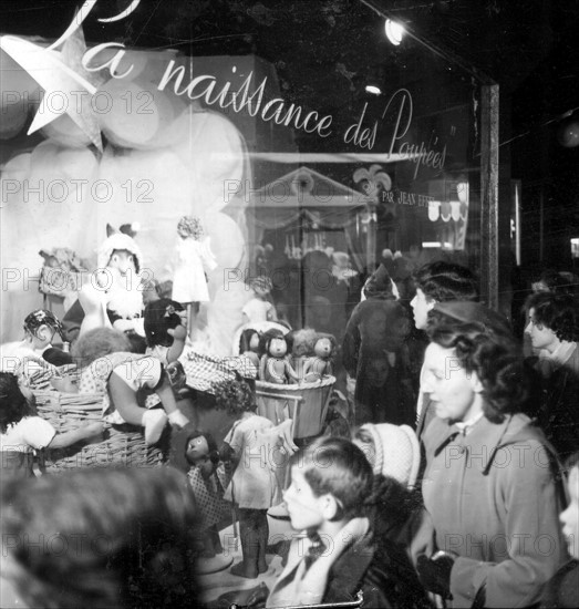 Les grands magasins à Paris : les Galerie Lafayette.