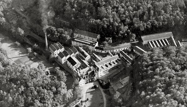 Vue aérienne de la papeterie Bolloré à Ergué-Gabéric