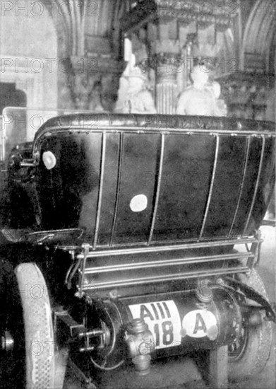 Assassinat de l'archiduc François Ferdinand - Première Guerre Mondiale - La voiture trouée de balles