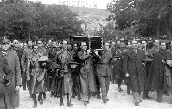 Funerals of the civil guard killed two days before, 1936