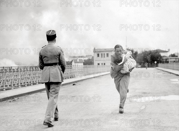 Le journaliste français Raymond Vanker pendant la guerre d'Espagne en 1936