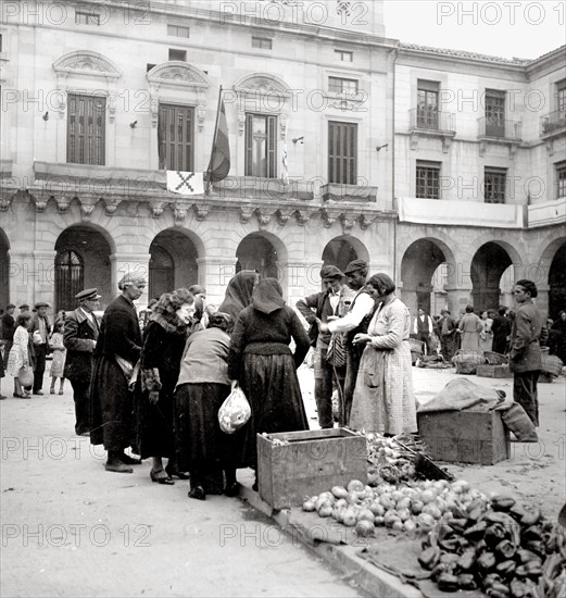 La place centrale d'Avila pendant la Guerre d'Espagne