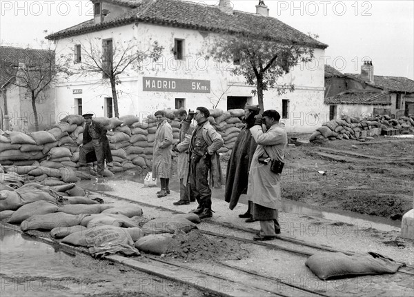 Journalists on the road to Segovia, 1936