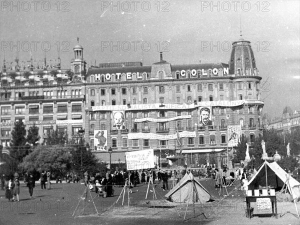 L'hôtel Colon de Barcelone, avec les effigies de Lénine et Staline sur la façade