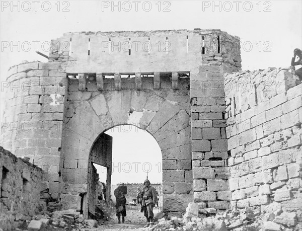 La vieille porte d'Alcaniz en mars 1938