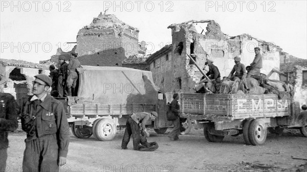 Nationalist soldiers in the city of Belchite, 1938