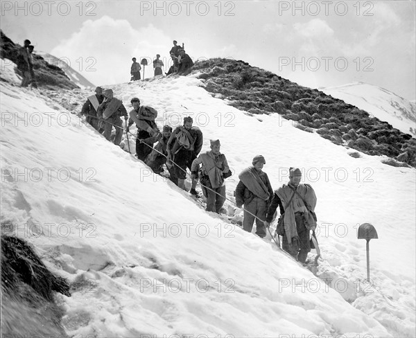 Troupes républicaines espagnoles en route pour la France, 1938