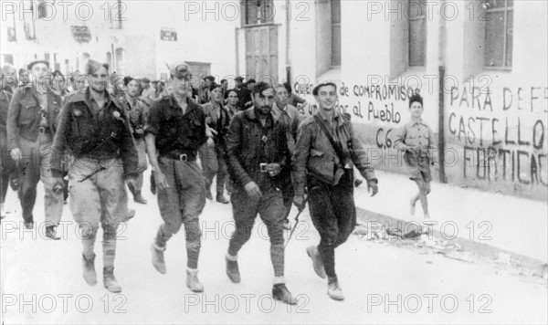 Défilé de troupes phalangistes, 1938
