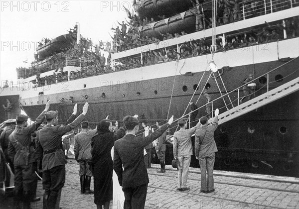 Légionnaires italiens de retour de la guerre en Espagne