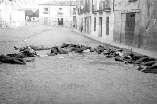 Habitants fusillés par les gouvernementaux à Talaveira de la Reina, en septembre 1936