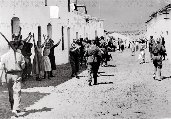 Le village de Constantina tombé aux mains des nationalistes, en 1936