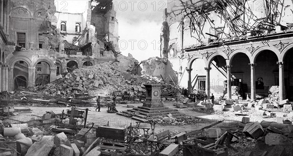 Ville de Tolède en ruines, pendant la Guerre d'Espagne