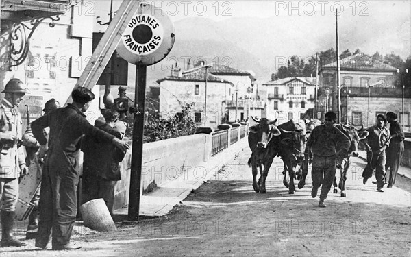 Spanish refugees near the French frontier, 1936