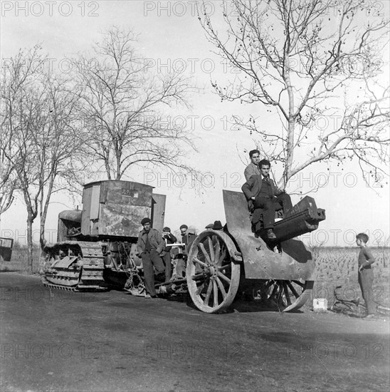 Miliciens sur la route d'Argelès, 1939