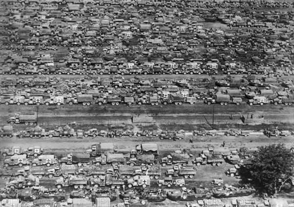 Parc de véhicules militaires américains avant le débarquement du 6 juin 1944